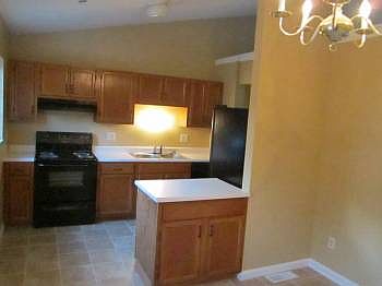 4th image of 4000 Woodchase Dr