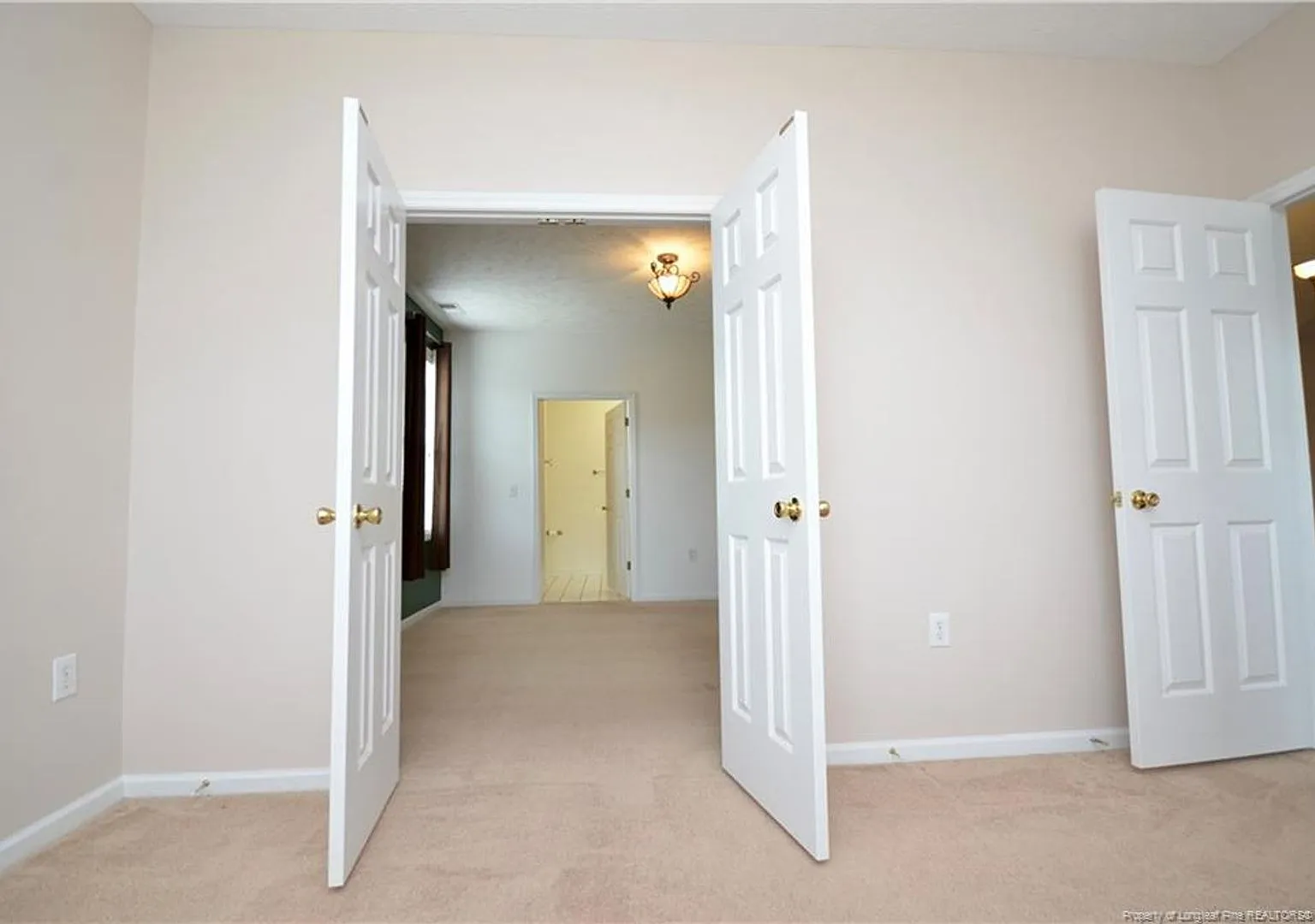 Well maintained 2nd-story condo — Photo 1