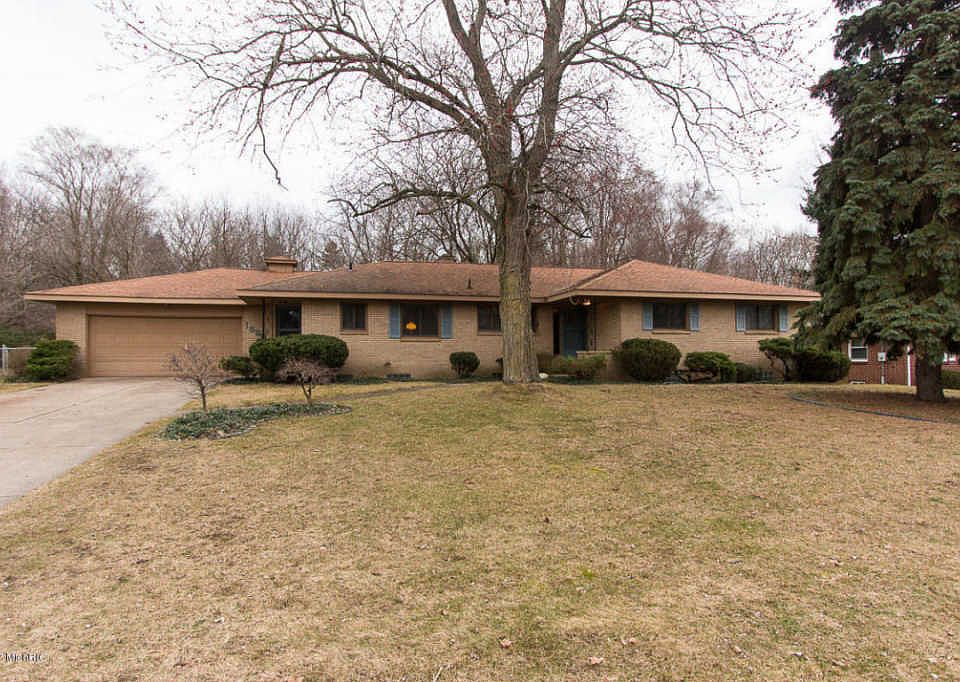 1st image of 1902 Orchard Ln NE