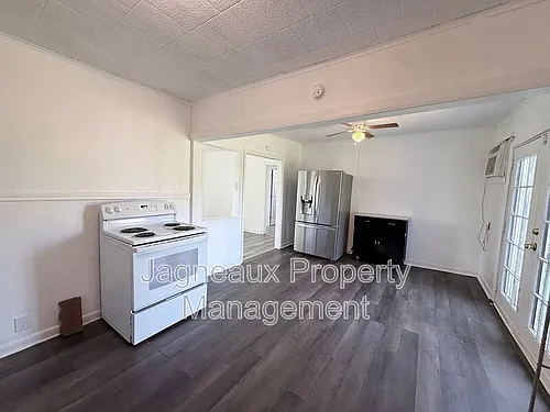 525 Magnolia St Photo 1