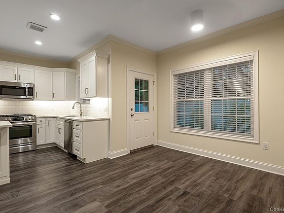 5th image of 18 Creek Rd APT 604