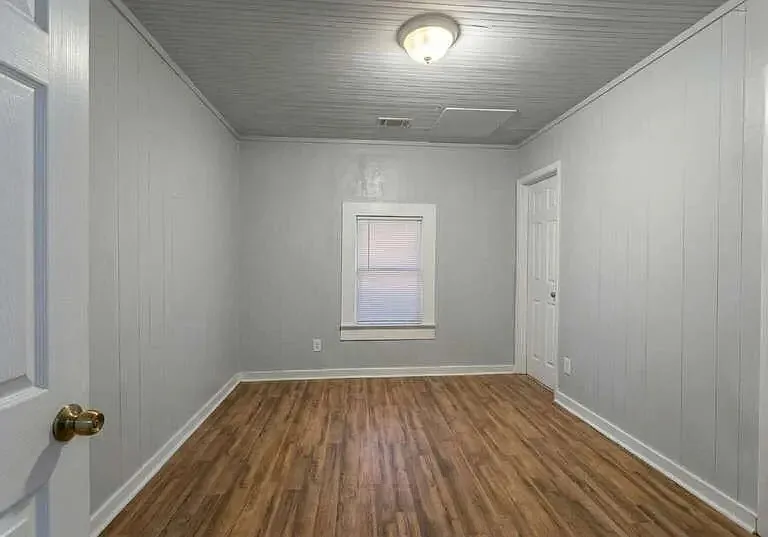 625 E Wall St — Photo 11