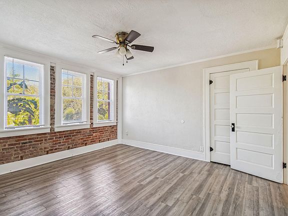 5th image of 360 13th Ave NE APT 1