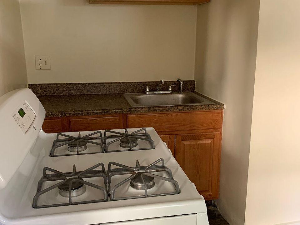 1st image of 9 Granite St Floor 1