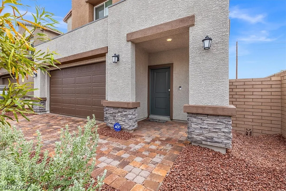 4 bed, 3.0 bath, 2276 sqft, $3,500 — Photo 2