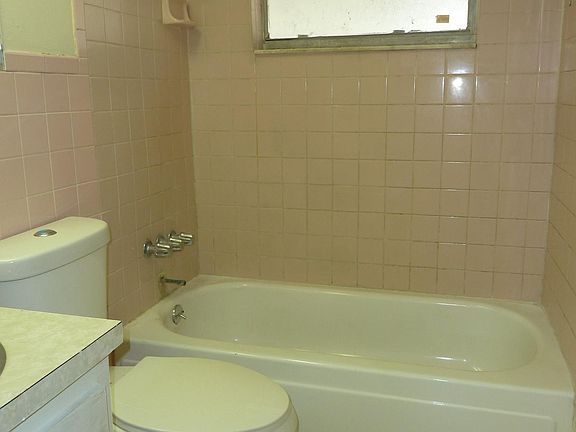 5th image of 7035 Brentwood Dr