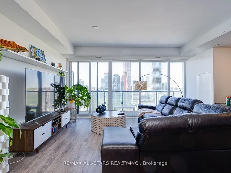 575 Bloor St E #2302 — Photo 9
