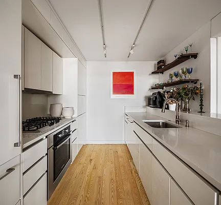 Rented by SERHANT. | media 3