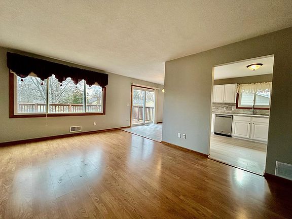 4th image of 9248 Lanewood Ln N