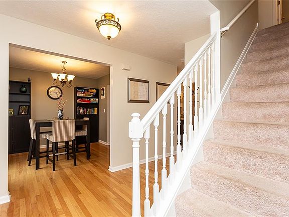 2nd image of 3925 Stonegate Dr