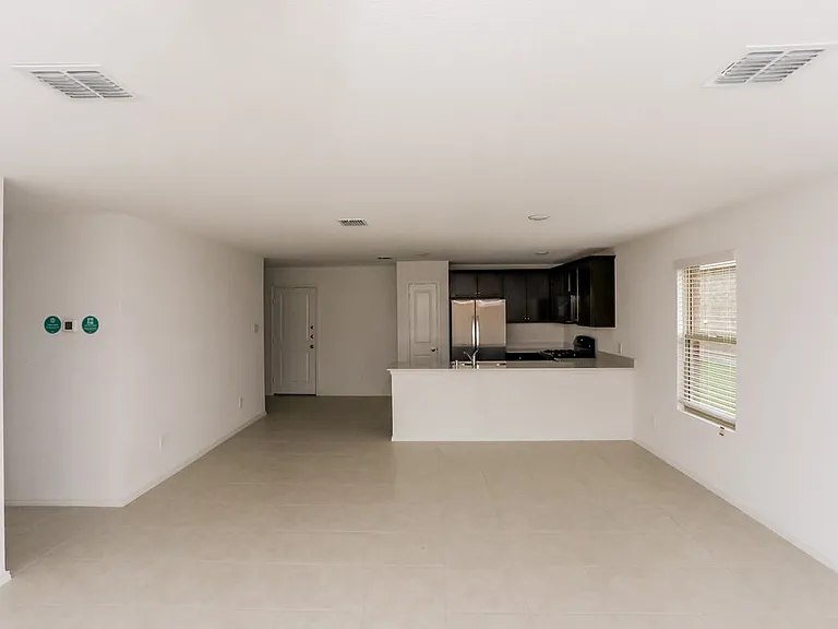 1017 Crestview Dr — Photo 6