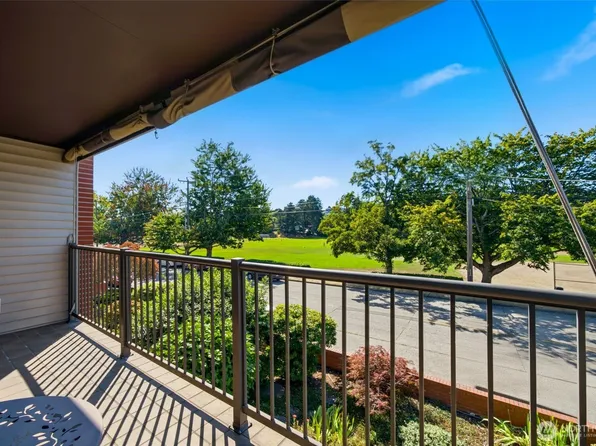 2858 32nd Avenue W #202, Seattle, WA 98199