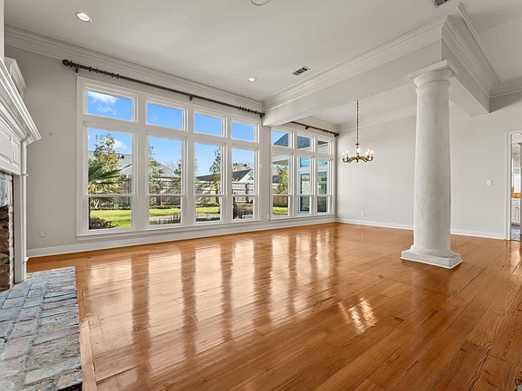 5th image of 334 Plantation Crest Ct