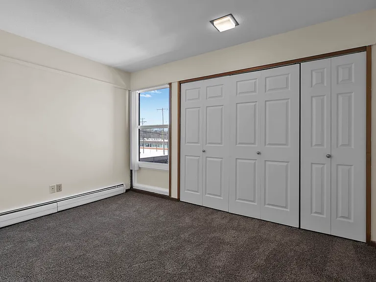 Aquila Court bedroom