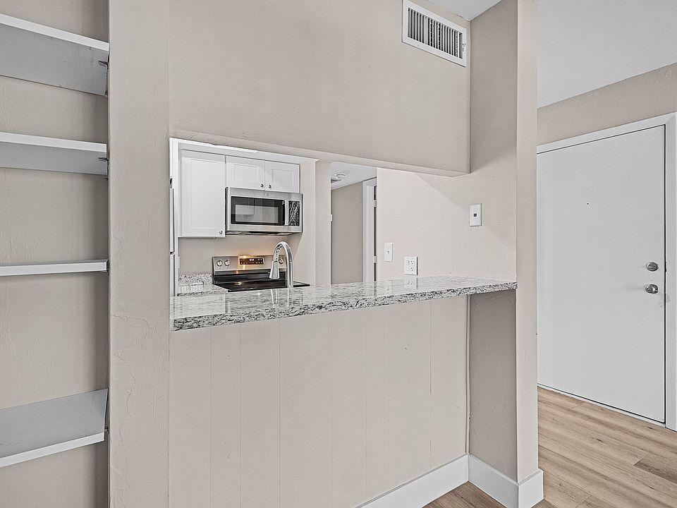 1st image of 1917 Maravilla Ave #12