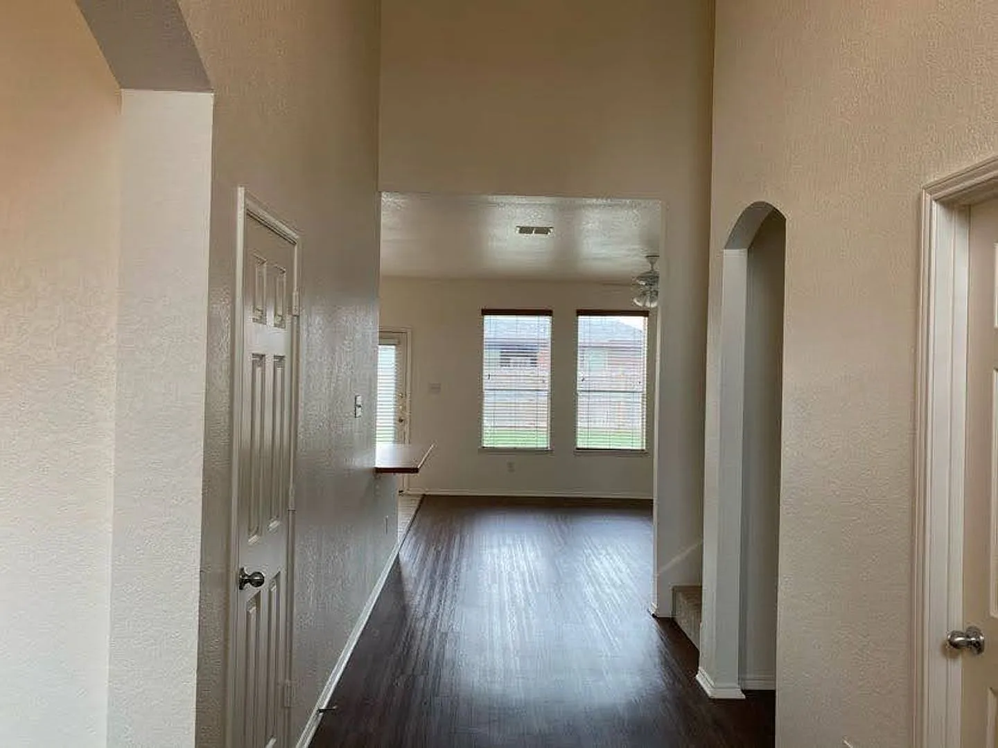 Beautiful 2 Story Off Bonds Ranch — Photo 4