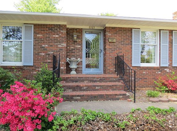 5th image of 2257 N Stratford Dr