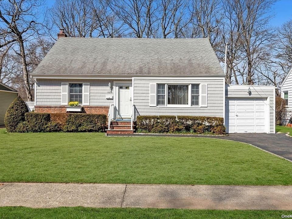 1st image of 1076 Lakeshore Dr