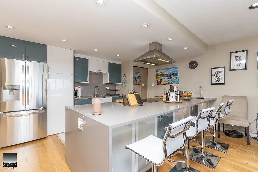 11 Folkstone Way, West Vancouver — Photo 4