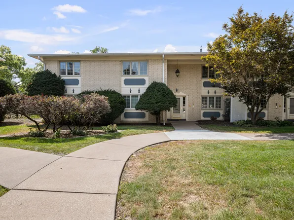 930 17th St APT 17, Moline, IL 61265