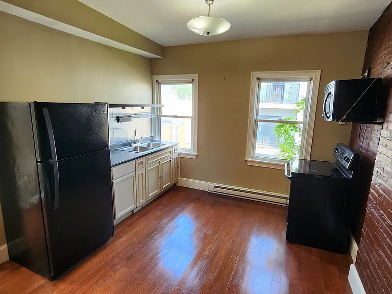 4 Wilbur Ct #3 — Photo 1