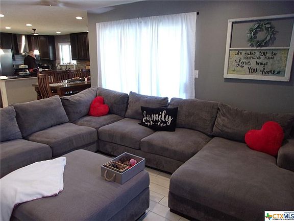 4th image of 4619 Begonia St