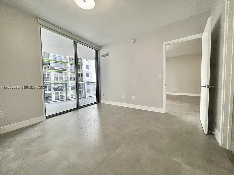 488 NE 18th St #2302 — Photo 3