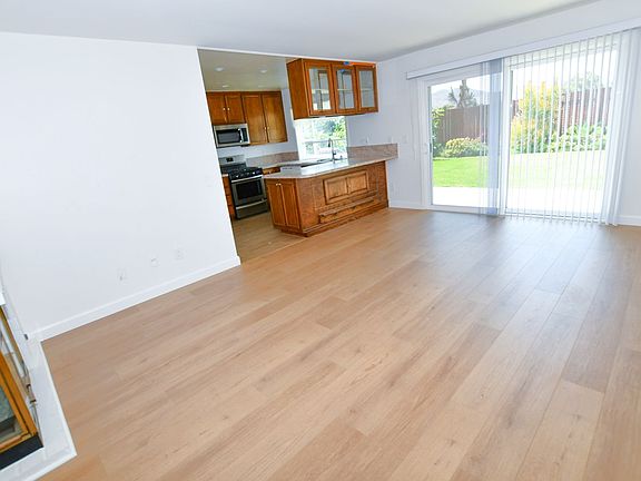 3rd image of 6172 Fremont Cir