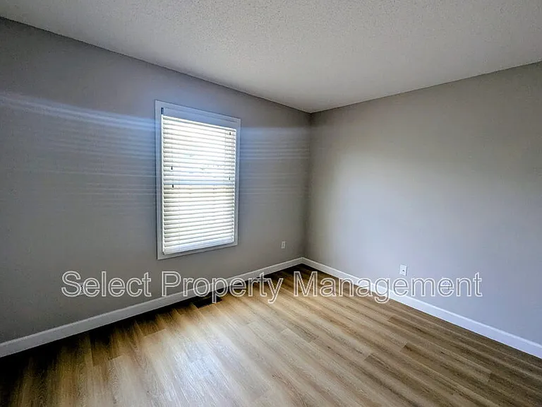 7921 Edinburgh Pl — Photo 15