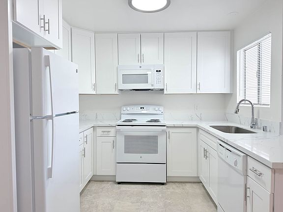 4th image of 2675 G St #158