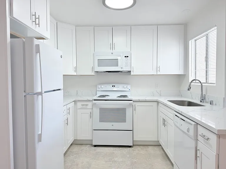 Uptown Villas — Photo 4