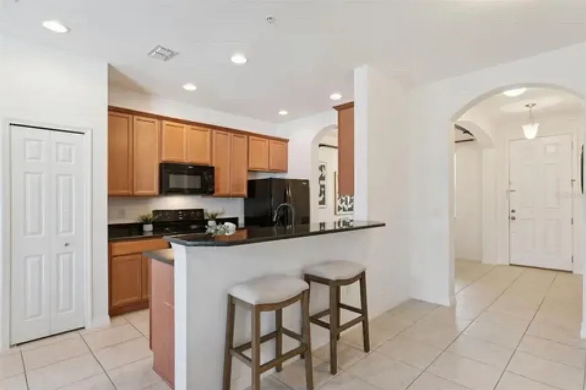 3 bed, 2.5 bath, 1389 sqft, $2,800 — Photo 2