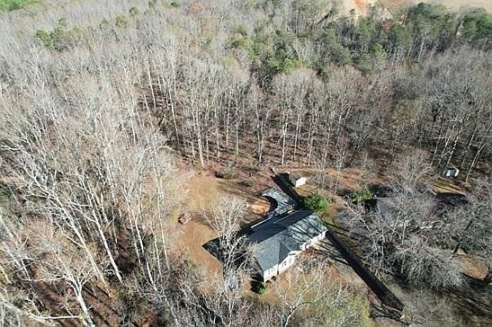3rd image of 174 Huntley Dr