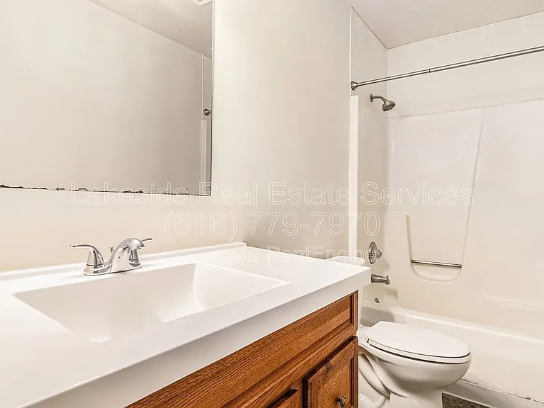 Maple Leaf Apartments — Photo 56
