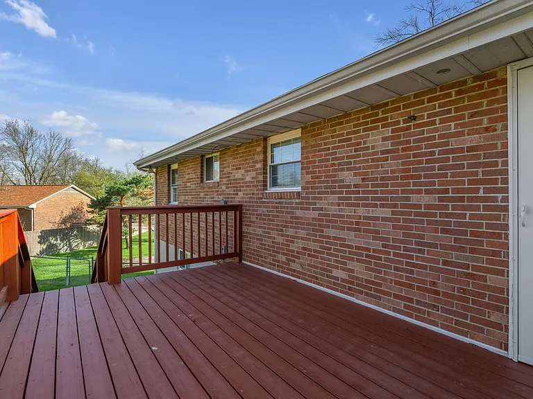 Dale Dr — Photo 23