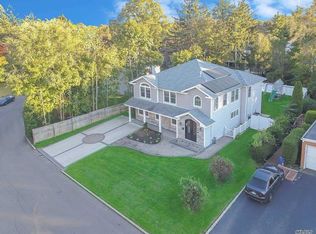 34 Peachtree Ln, Roslyn Heights, NY 11577