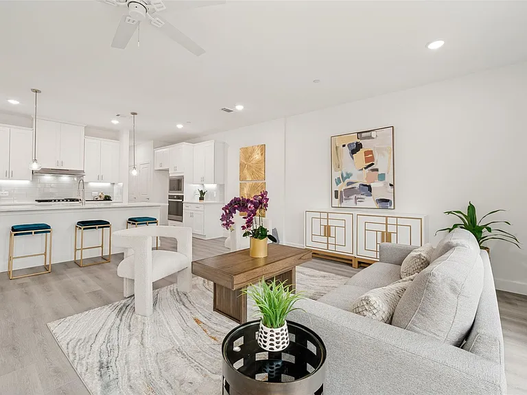 5609 Woodlands Dr — Photo 4