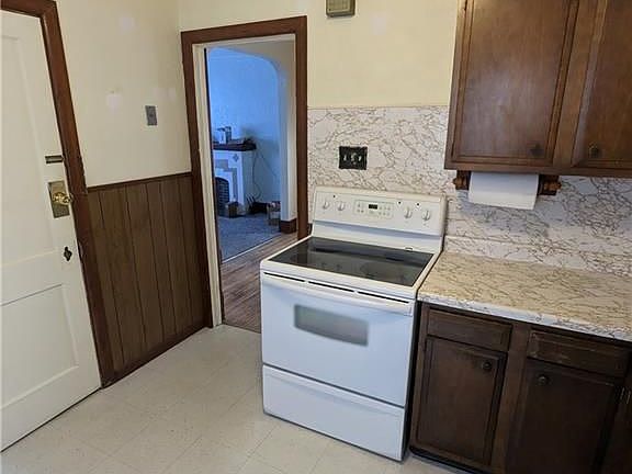 3rd image of 2939 McKoon Ave