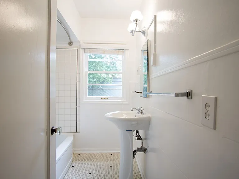 1952 NW Lovejoy St #3 — Photo 13