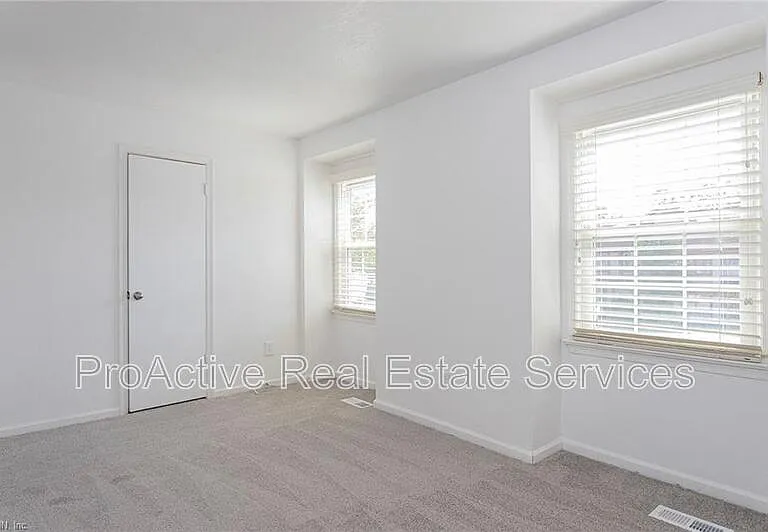 5684 Campus Dr — Photo 14