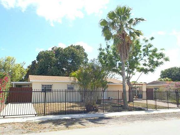 4th image of 4340 NW 203rd Ter