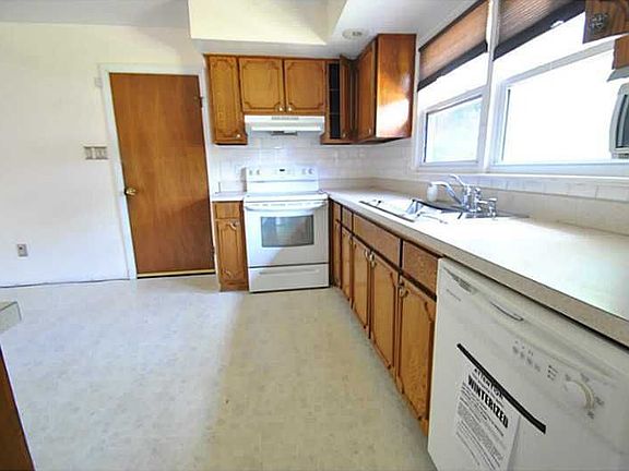 3rd image of 3609 S Gladstone Arch