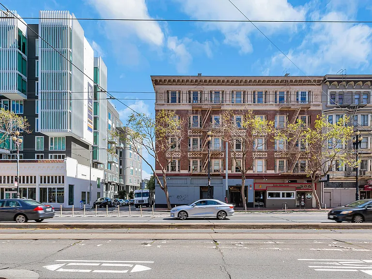 1651 Market — Photo 25