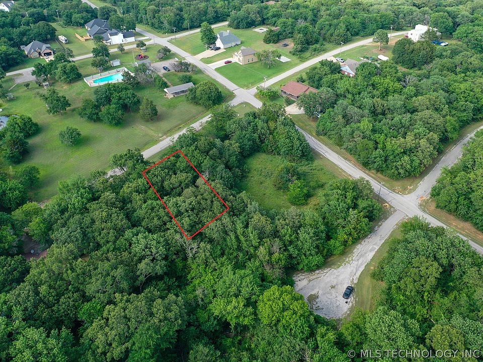1st image of 1904 White Oak Dr