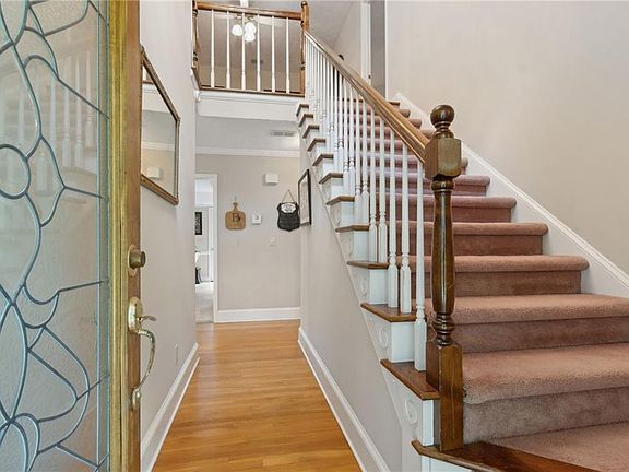 4th image of 83 Russell Rd