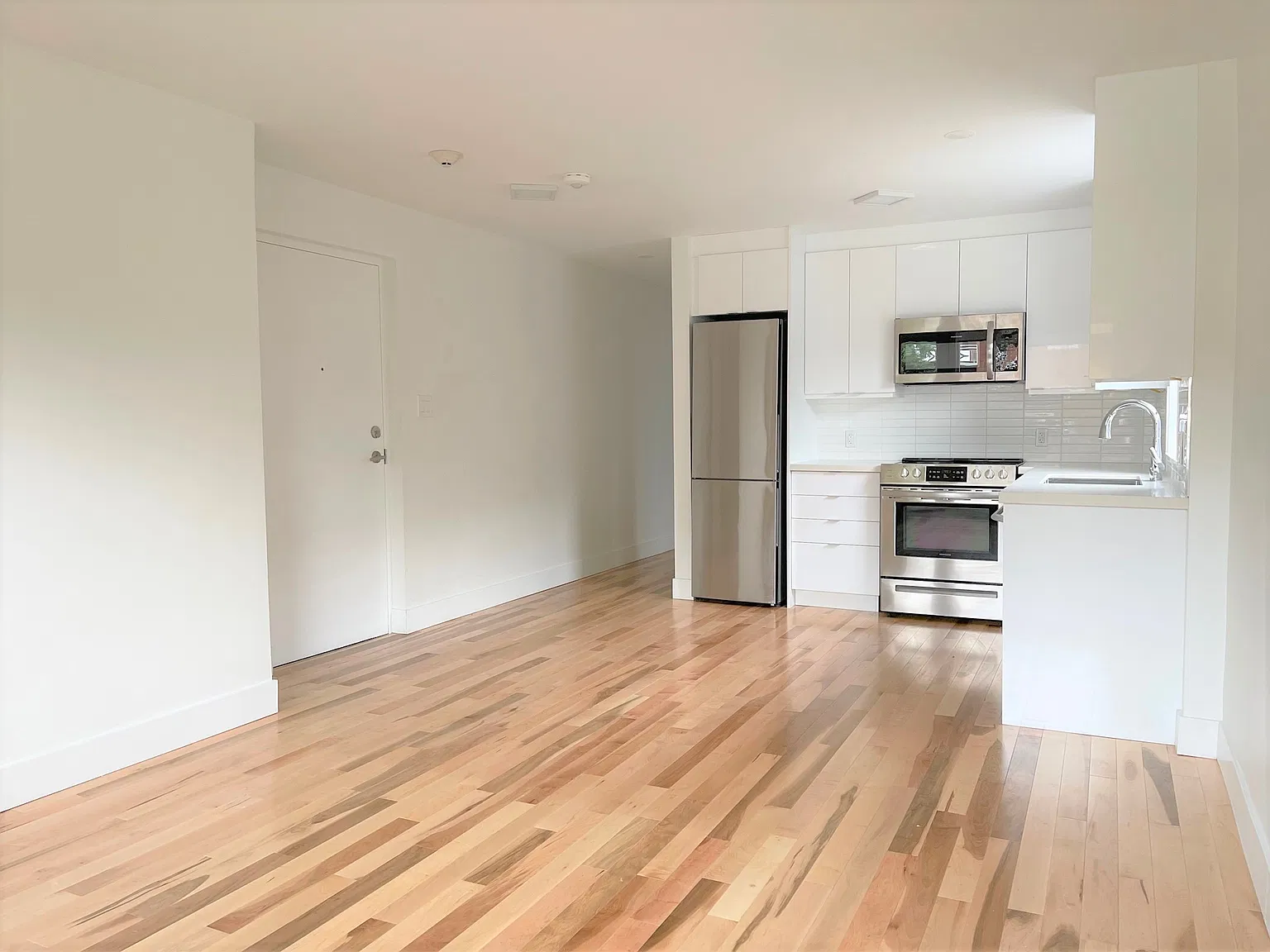 131 Lake Crescent — Photo 3