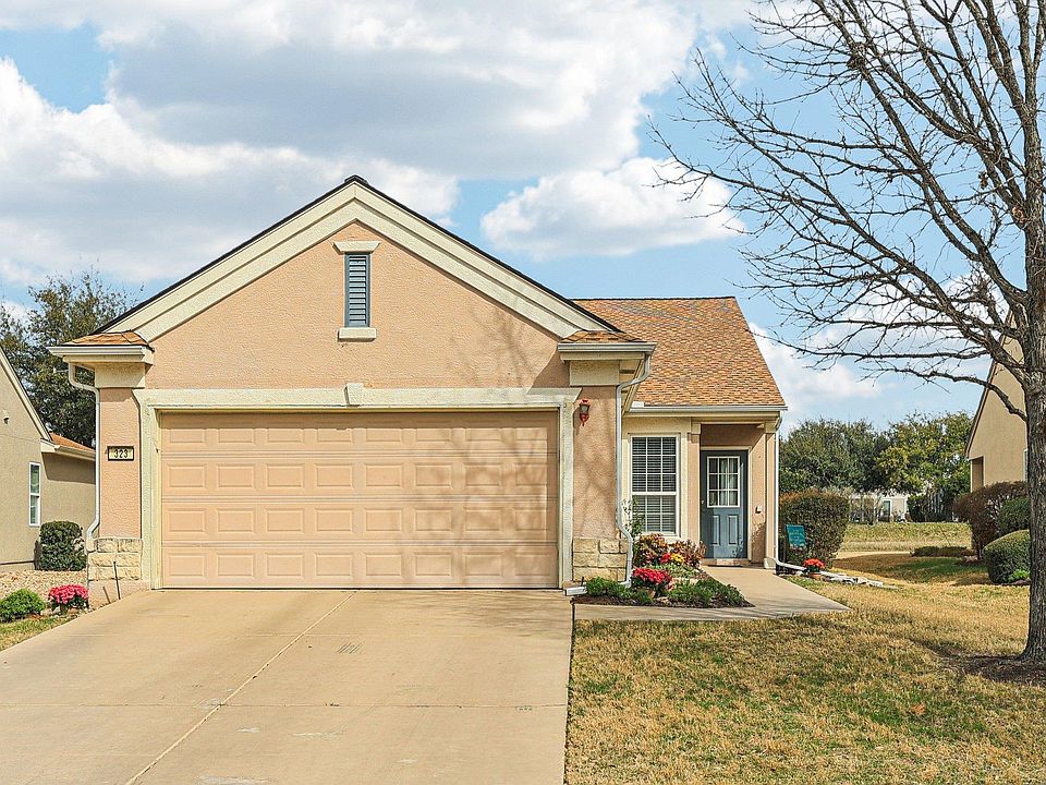 1st image of 323 Crockett Loop