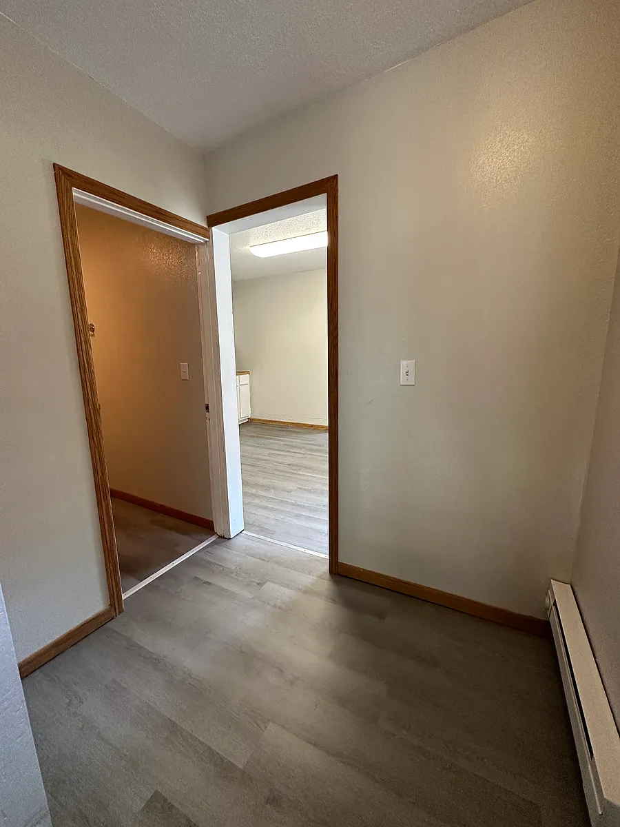 Building Photo - 553 W Locust St #553