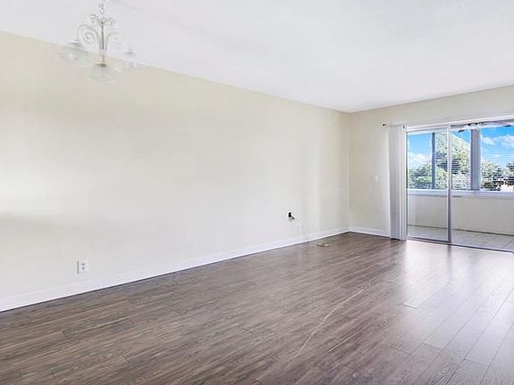 5th image of 2213 NE 1st Ct #206