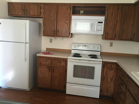 Kitchen with all appliances